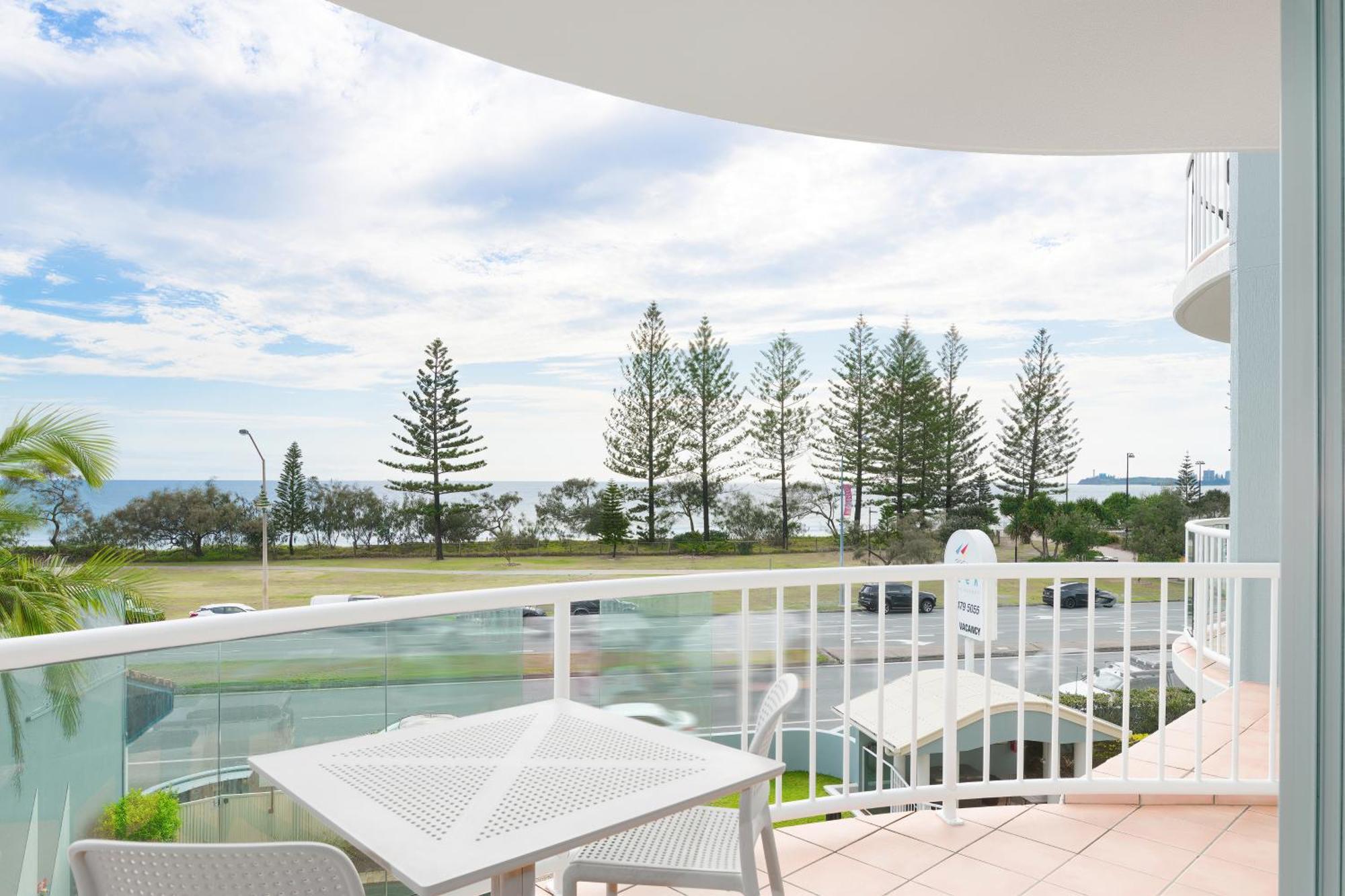 Alex Seaside Resort Alexandra Headland Exterior photo